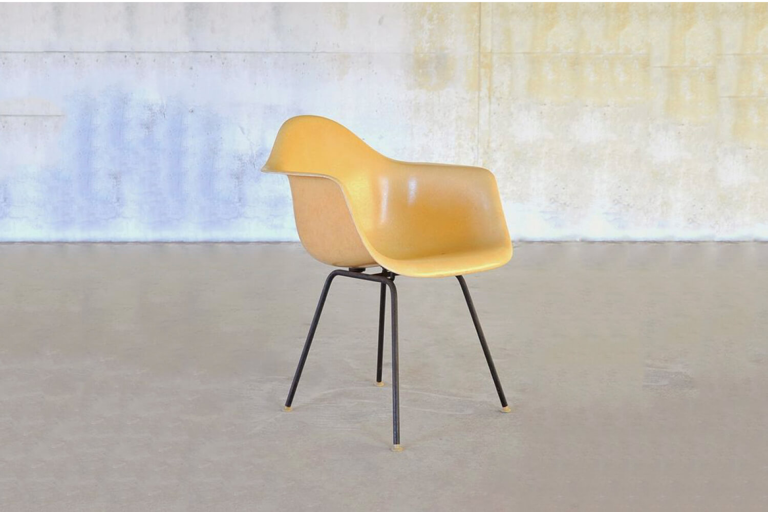 The legendary designer piece by the Eames couple. 