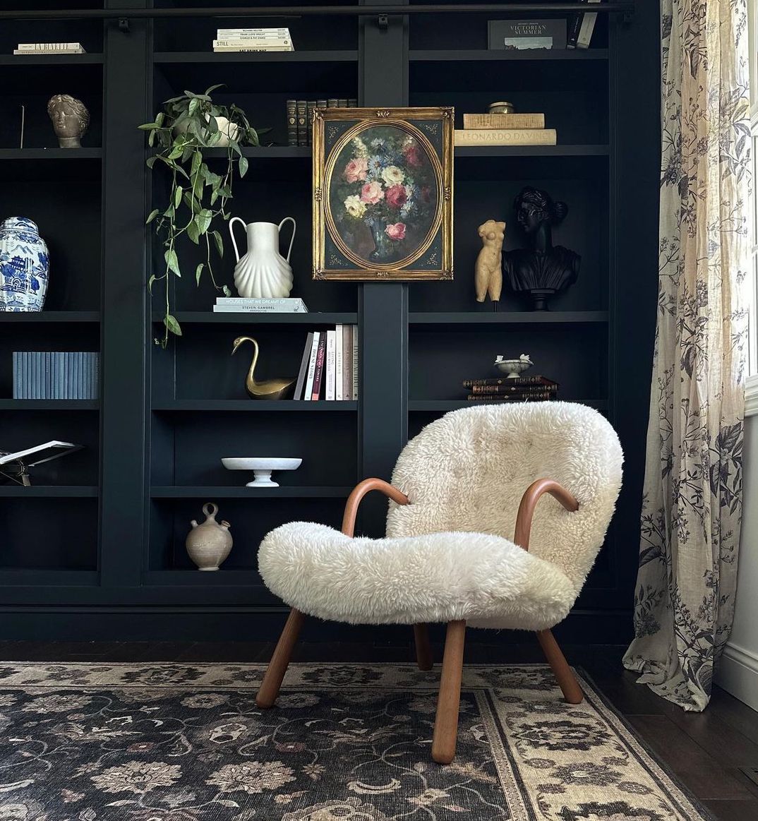 Arctander Clam Chair